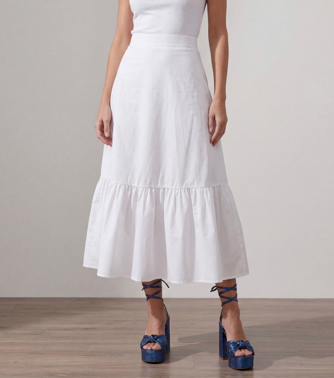 GONNA WHITE CHIC
