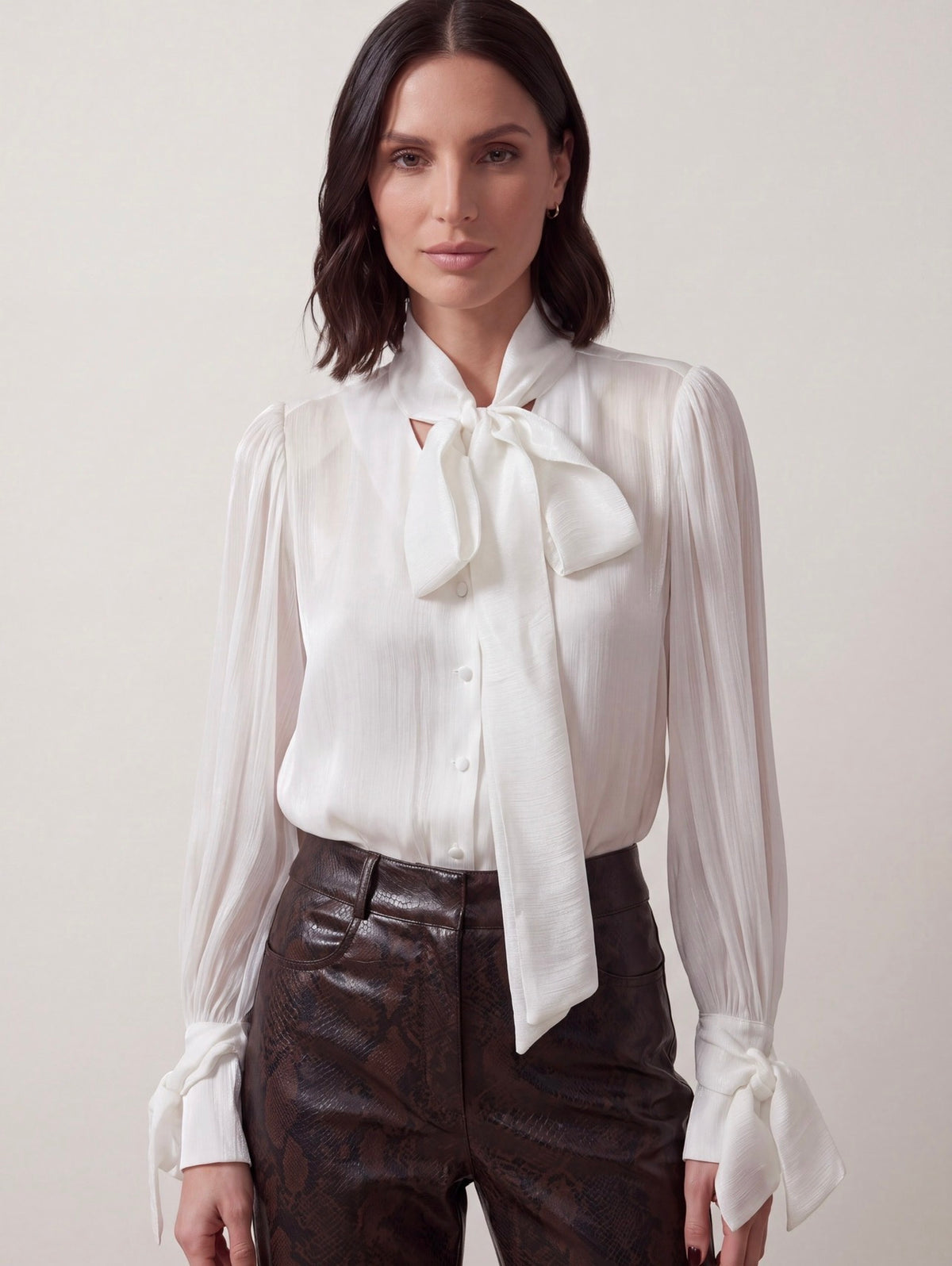 CAMICIA BIANCA FLUIDA CON FIOCCO