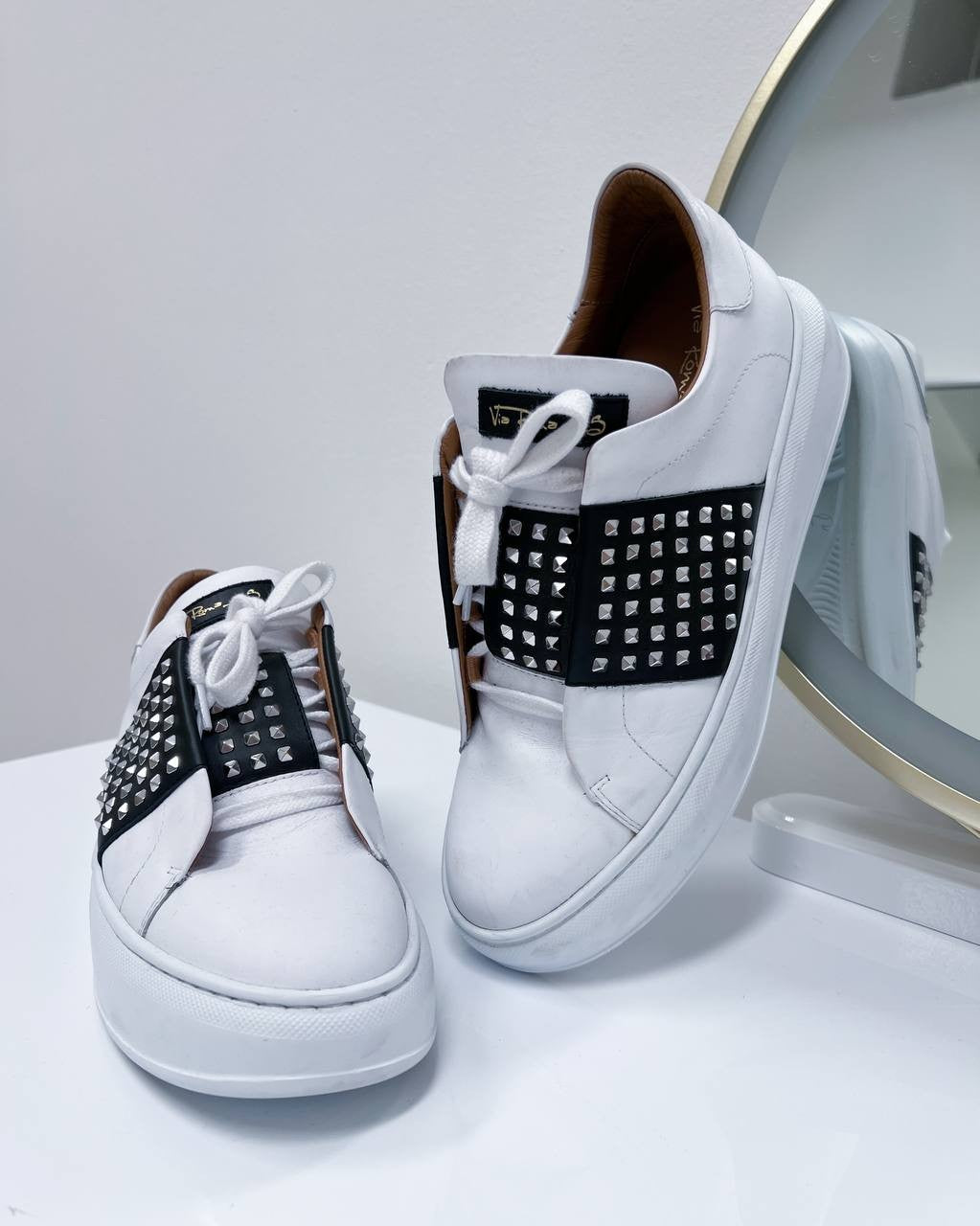 SNEAKERS BLACK & WHITE