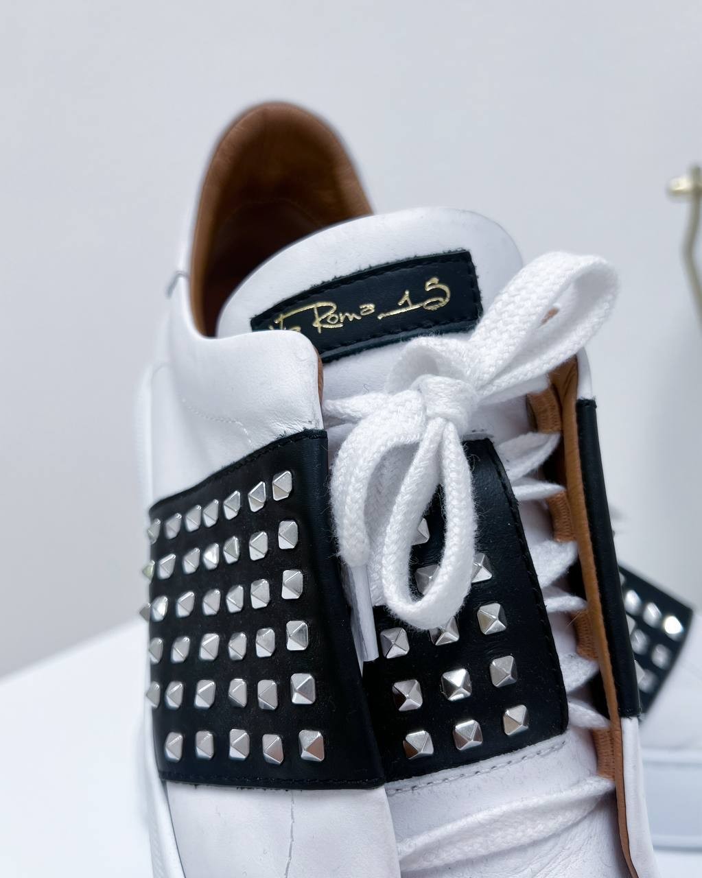 SNEAKERS BLACK & WHITE
