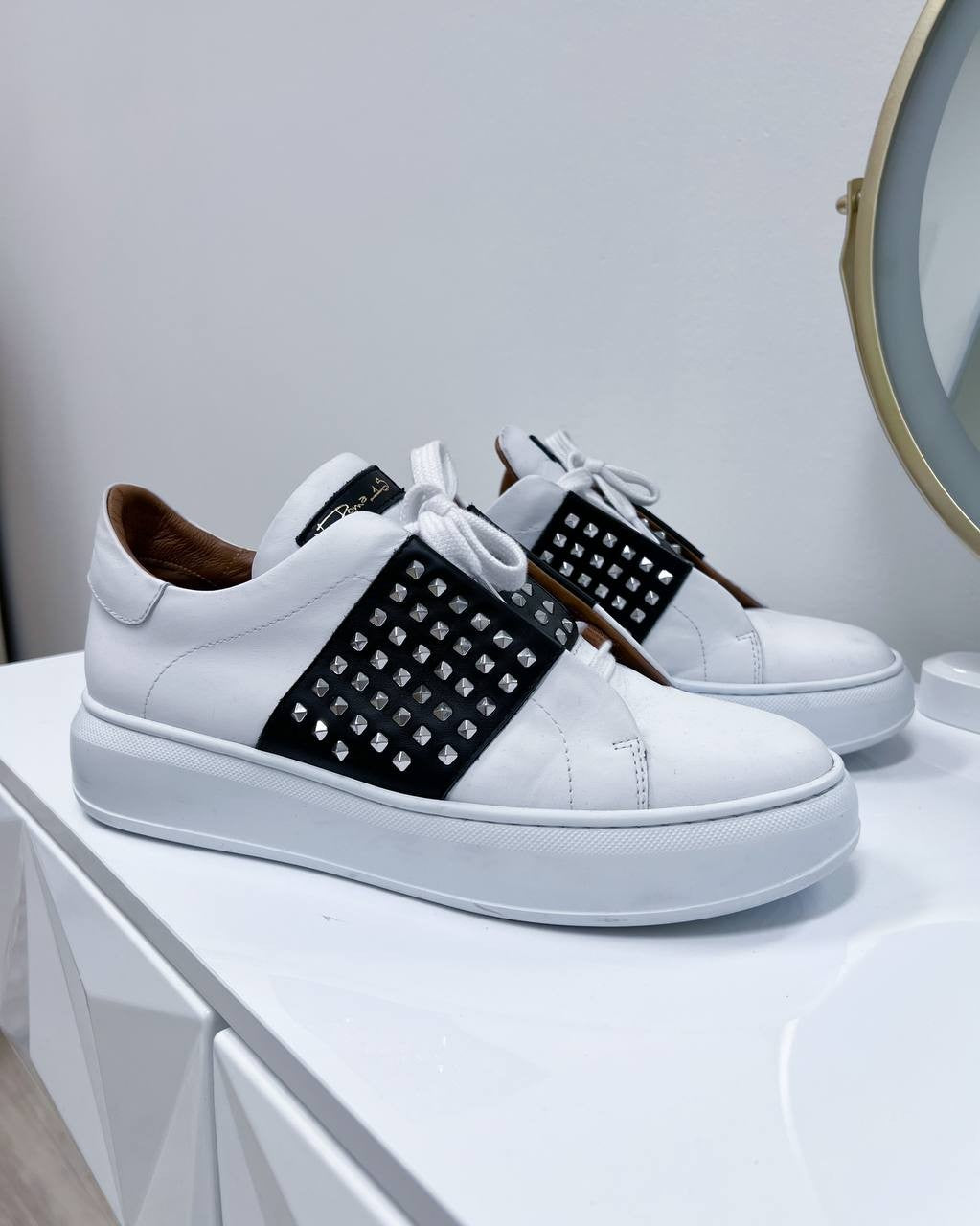 SNEAKERS BLACK & WHITE