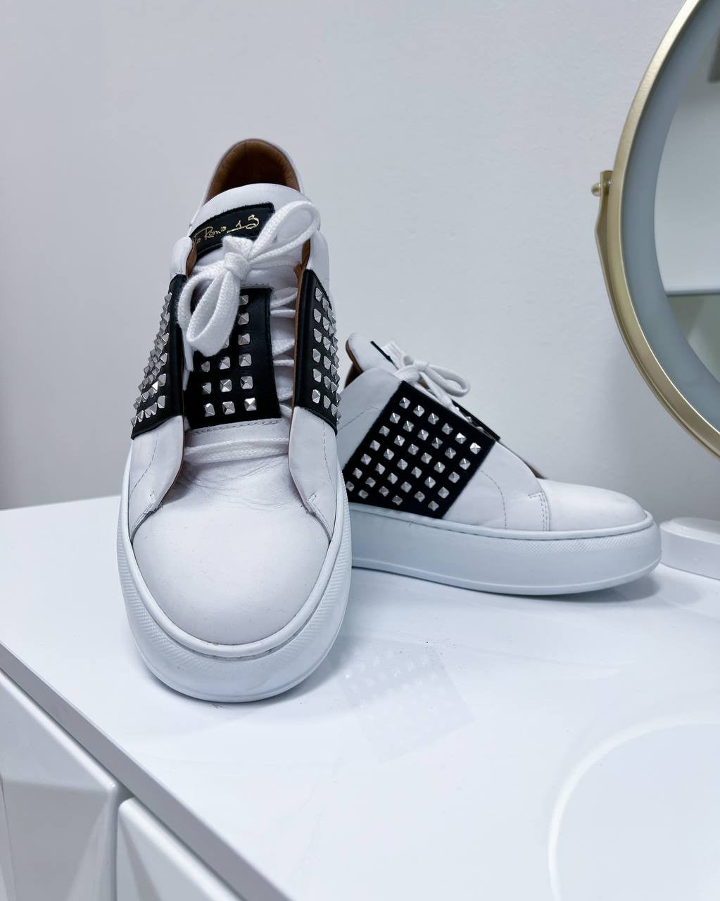 SNEAKERS BLACK & WHITE