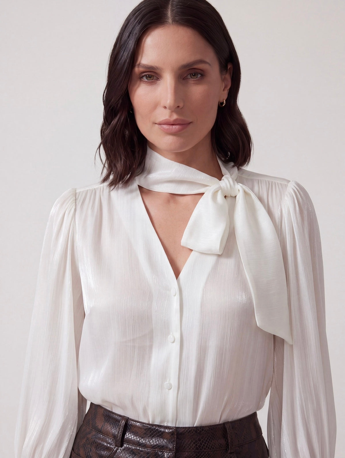 CAMICIA BIANCA FLUIDA CON FIOCCO