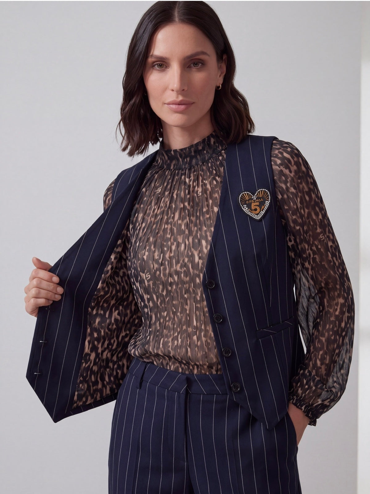 GILET GESSATO CON SPILLA