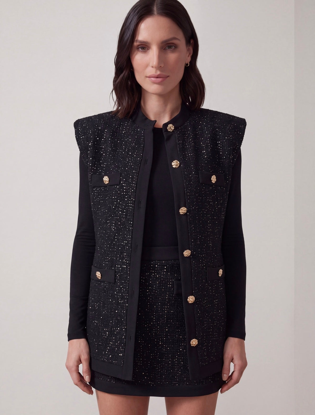 GILET LUNGO NERO IN MAGLIA LUREX CON BOTTONI GIOIELLO