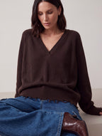 MAGLIA FONDENTE SCOLLO A V