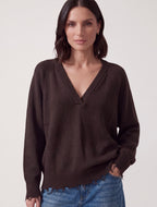 MAGLIA FONDENTE SCOLLO A V