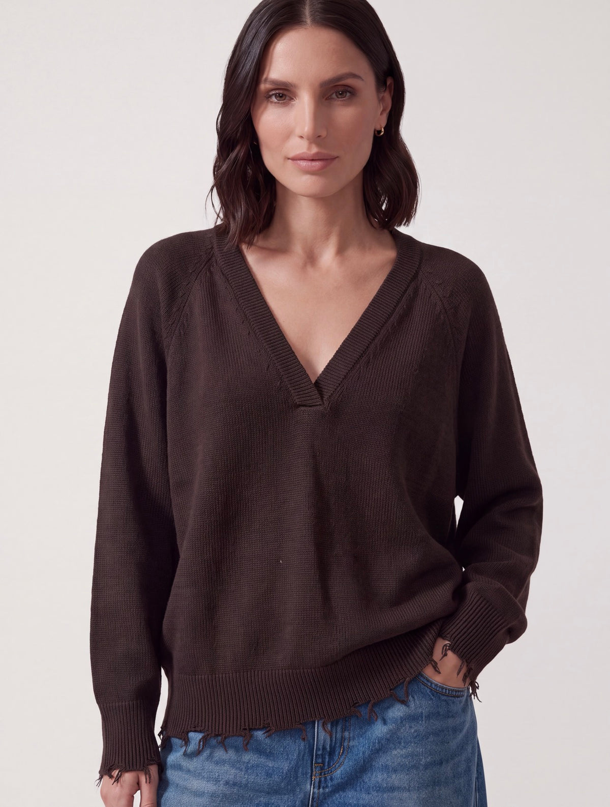 MAGLIA FONDENTE SCOLLO A V