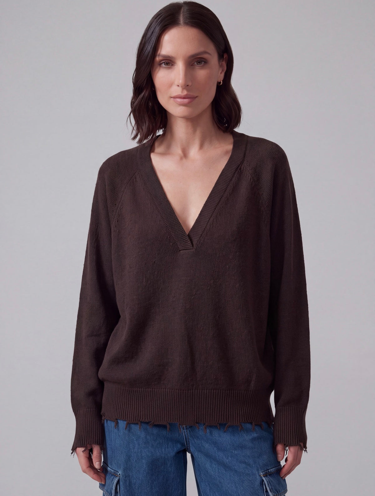 MAGLIA FONDENTE SCOLLO A V