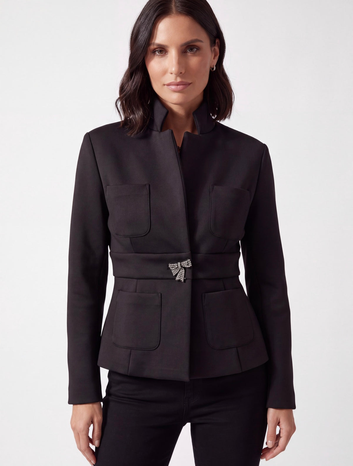 GIACCA NEOPRENE NERA CON SPILLA GIOIELLO