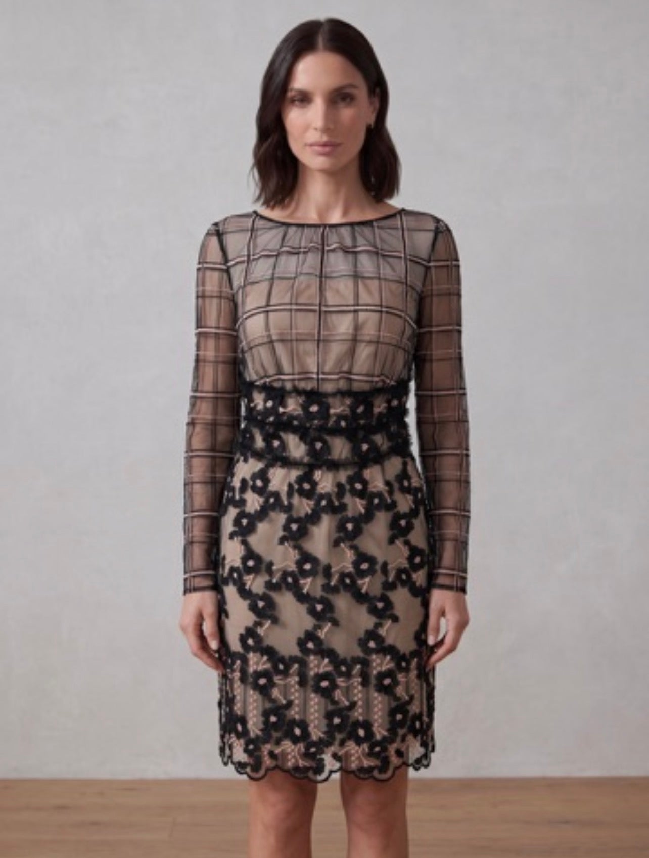 ABITO TULLE E RICAMI