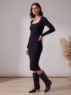 ABITO IN MAGLIA NERO CON SCOLLO QUADRATO