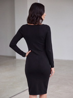 ABITO IN MAGLIA NERO CON SCOLLO QUADRATO