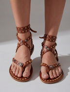 SANDALI CUOIO BORCHIE CHIC