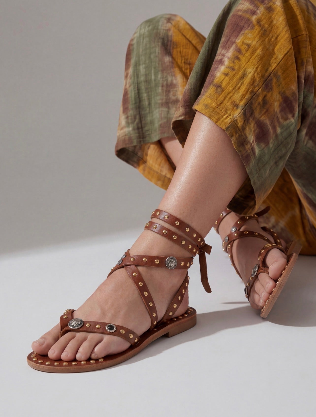 SANDALI CUOIO BORCHIE CHIC