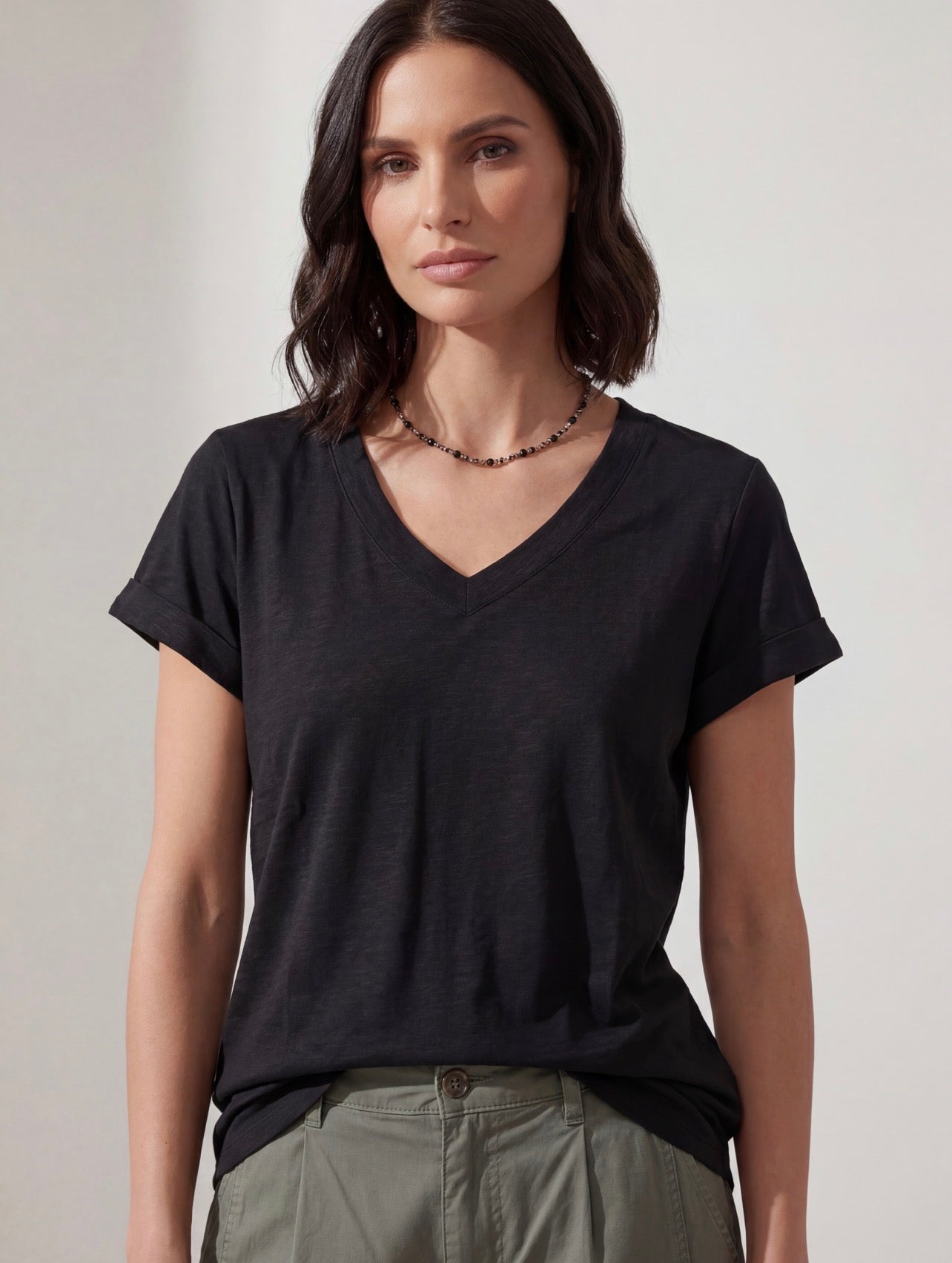 TSHIRT SCOLLO A V BLACK