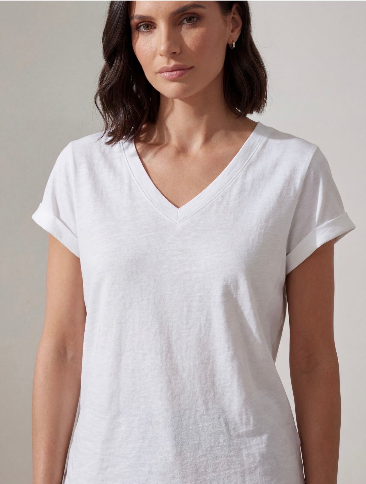 TSHIRT SCOLLO A V WHITE
