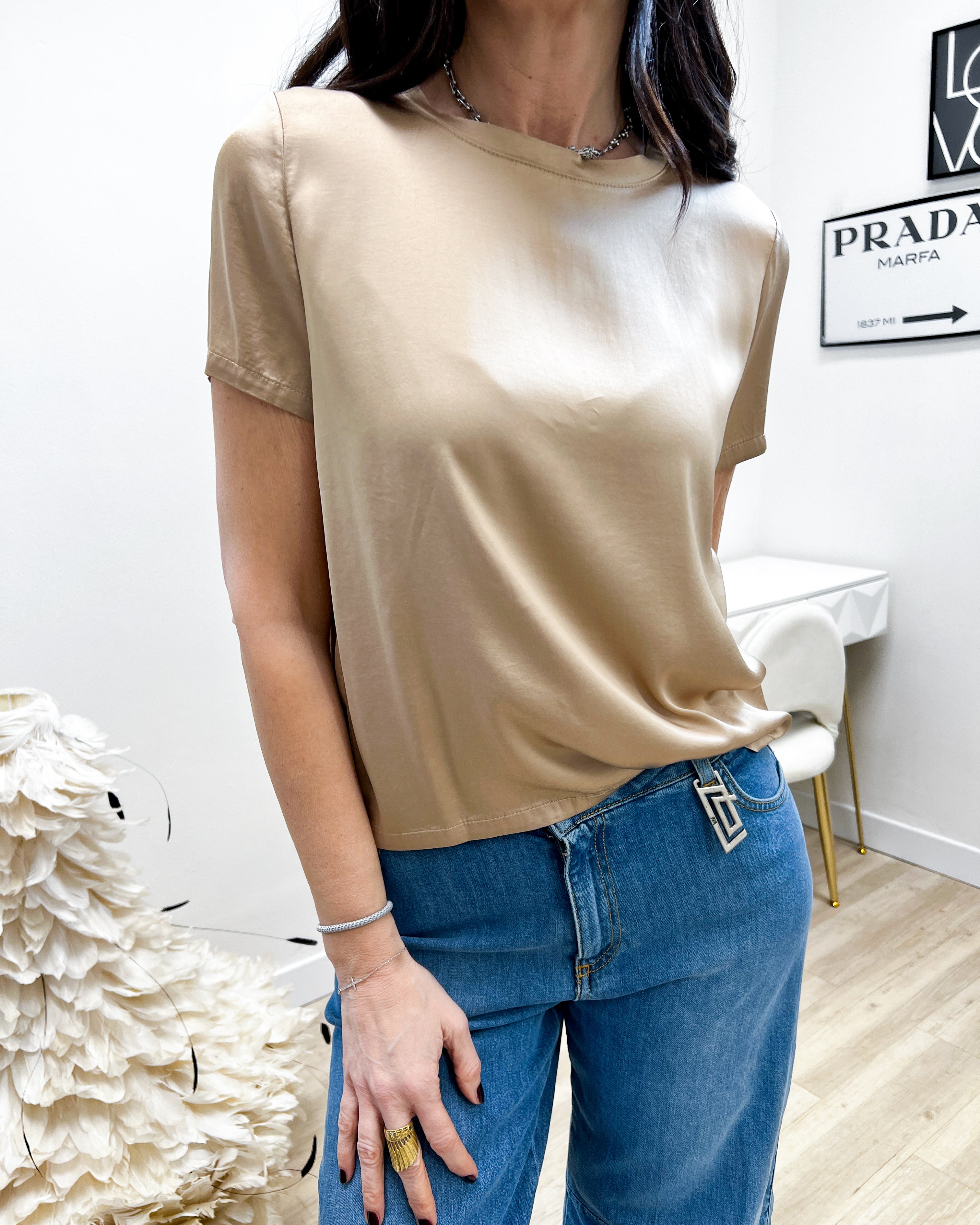 T-SHIRT SATIN SCOLLO TONDO MANICA CORTA IN TANTI COLORI