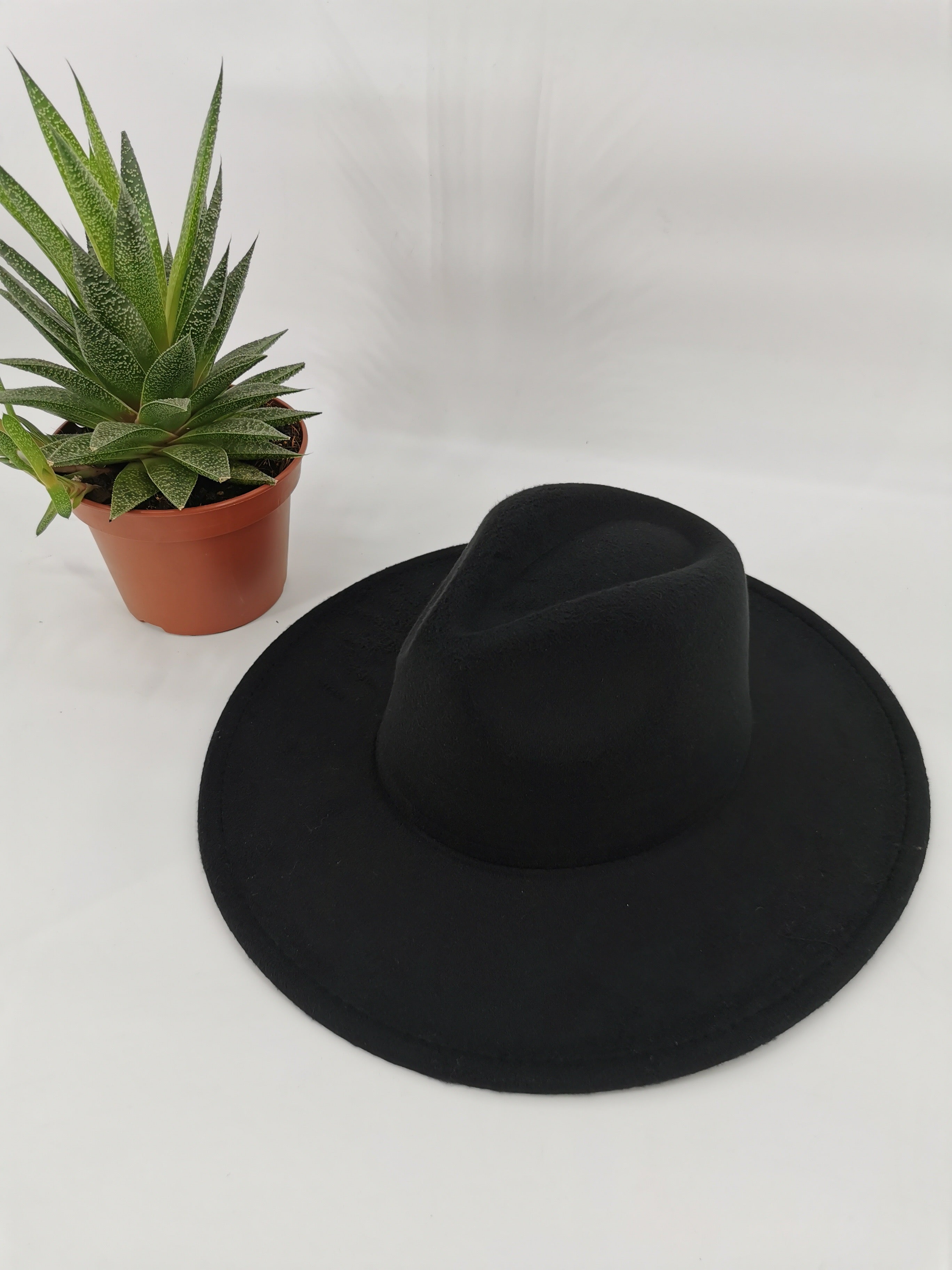 CAPPELLO IN TANTI COLORI