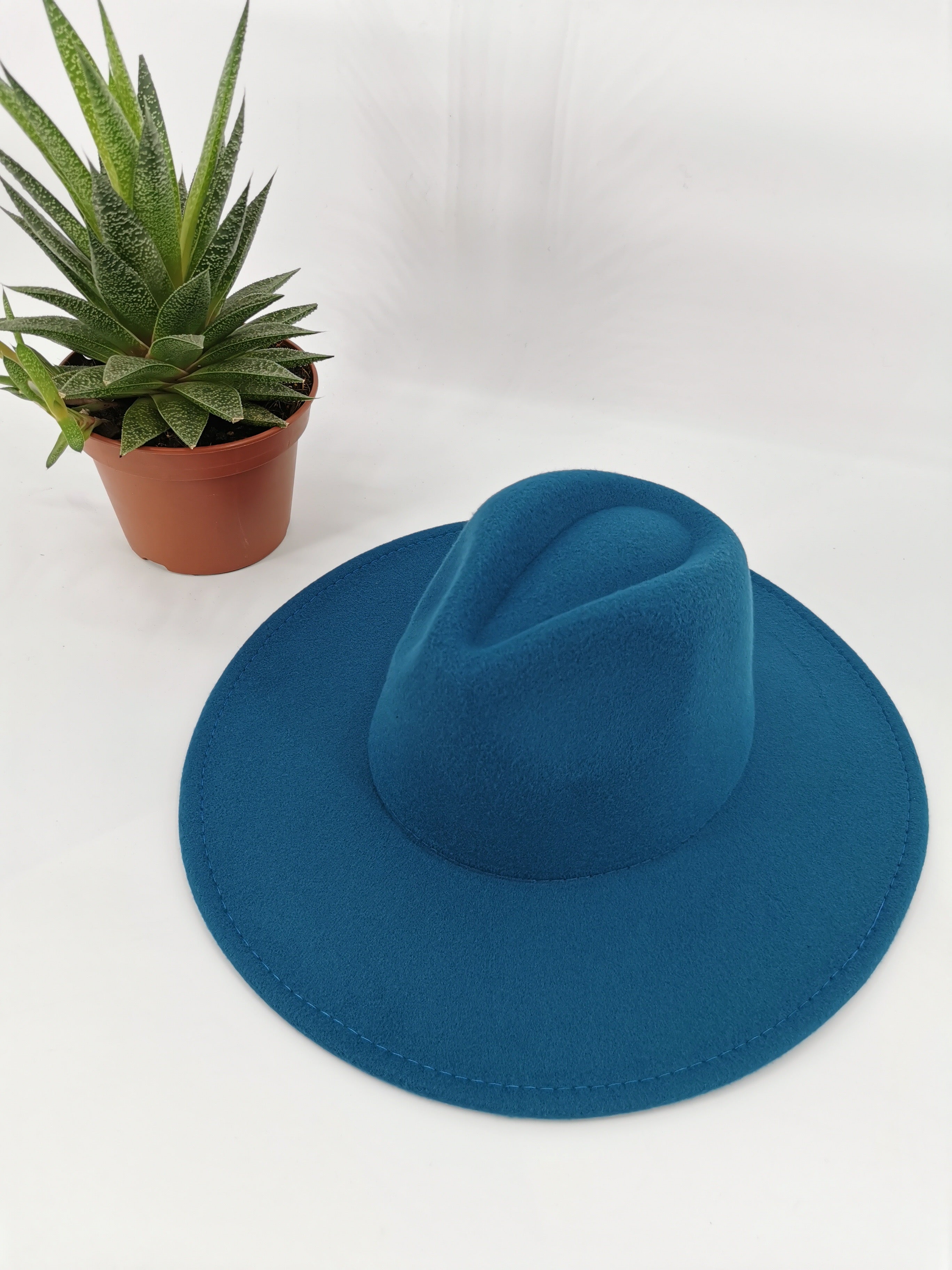 CAPPELLO IN TANTI COLORI