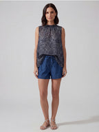 SHORTS IN CHAMBRAY