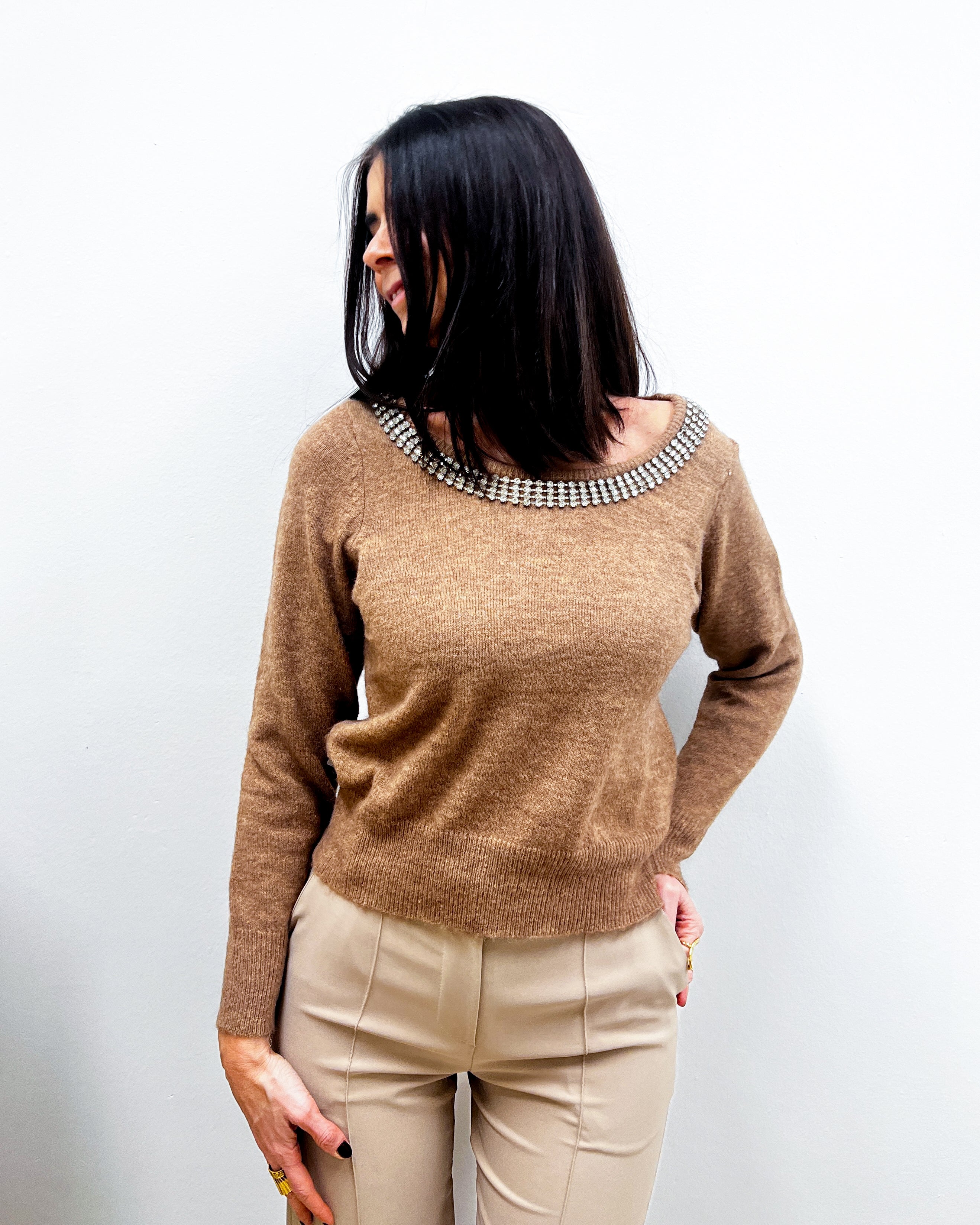 MAGLIONE SCOLLO A BARCA CAMMELLO