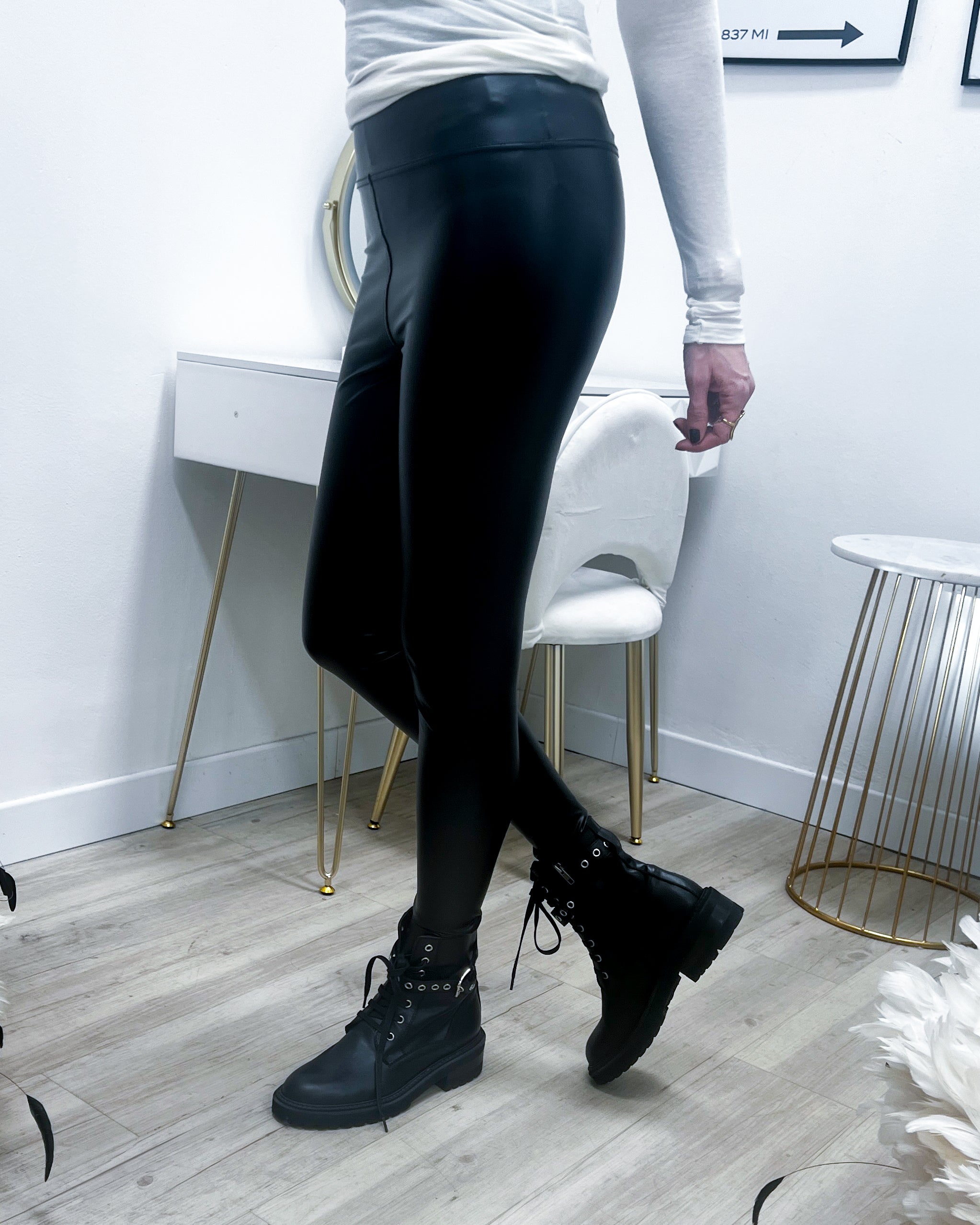 LEGGINS EFFETTO PELLE